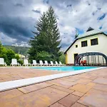 With Pool, Sauna, Pergola, Park, And Playground Vila *