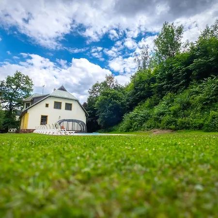 Villa With A Covered Pool, Park, And Playground Svoboda nad Upou